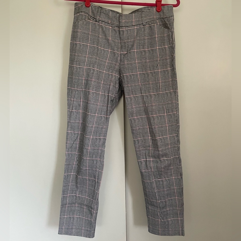Old Navy Skinny Pixie black and pink Plaid Pants. Size 8. EUC